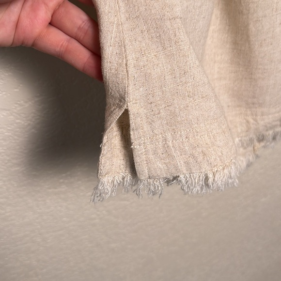 Umgee Women's Small Oatmeal Tan Sleeveless Top Raw Hem Linen Blend Button Back - Picture 4 of 5